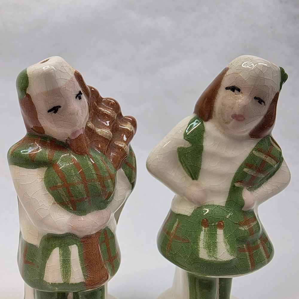 Scottish Salt Pepper Shakers 4.25" Green Vintage Bagpiper Highland Dancer Tartan - Picture 6 of 9